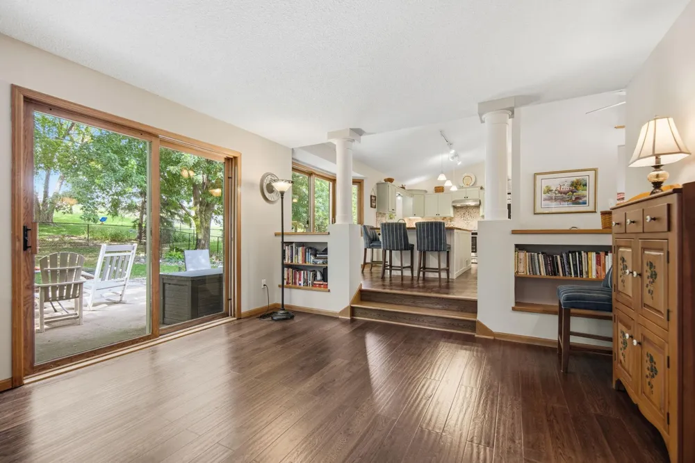 5604 Lone Oak Drive Savage, MN 55378