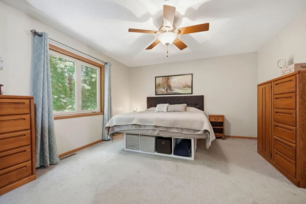 5604 Lone Oak Drive Savage, MN 55378