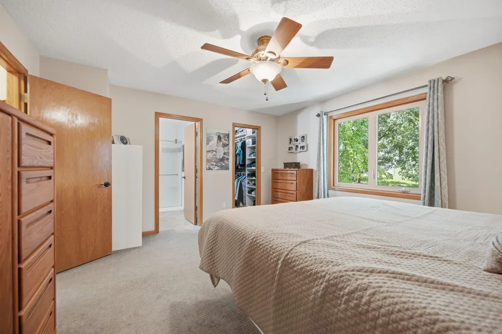 5604 Lone Oak Drive Savage, MN 55378