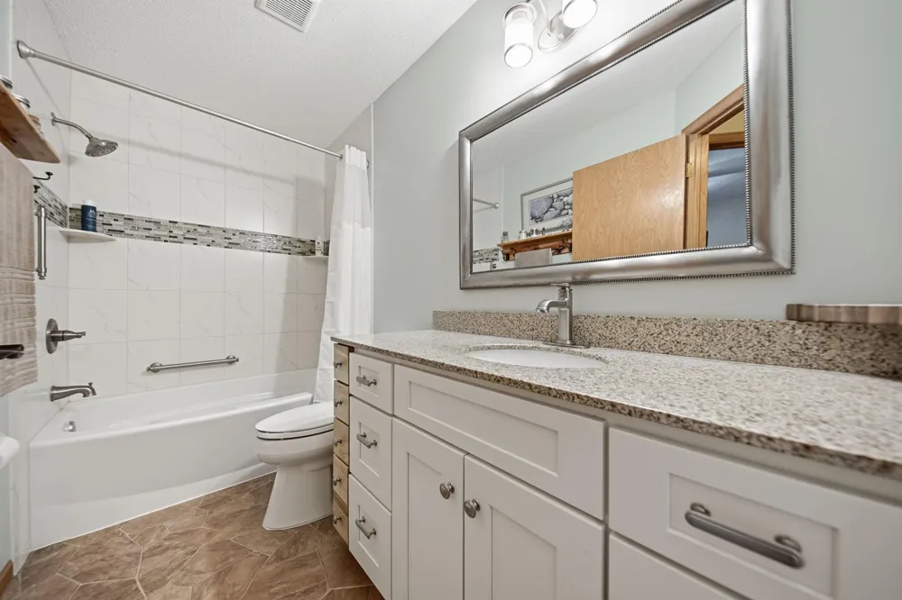 5604 Lone Oak Drive Savage, MN 55378