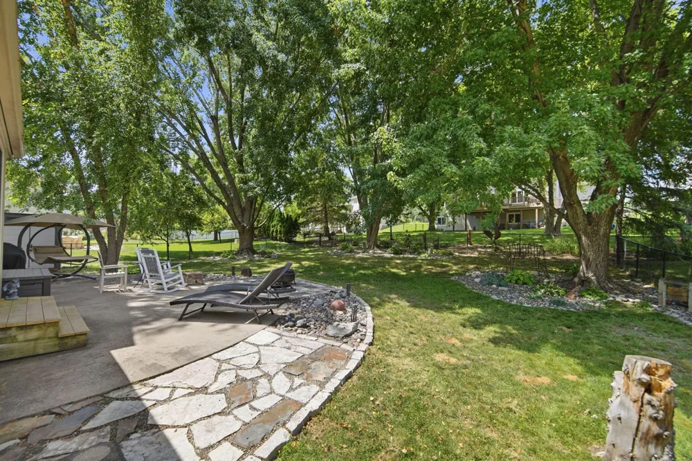 5604 Lone Oak Drive Savage, MN 55378