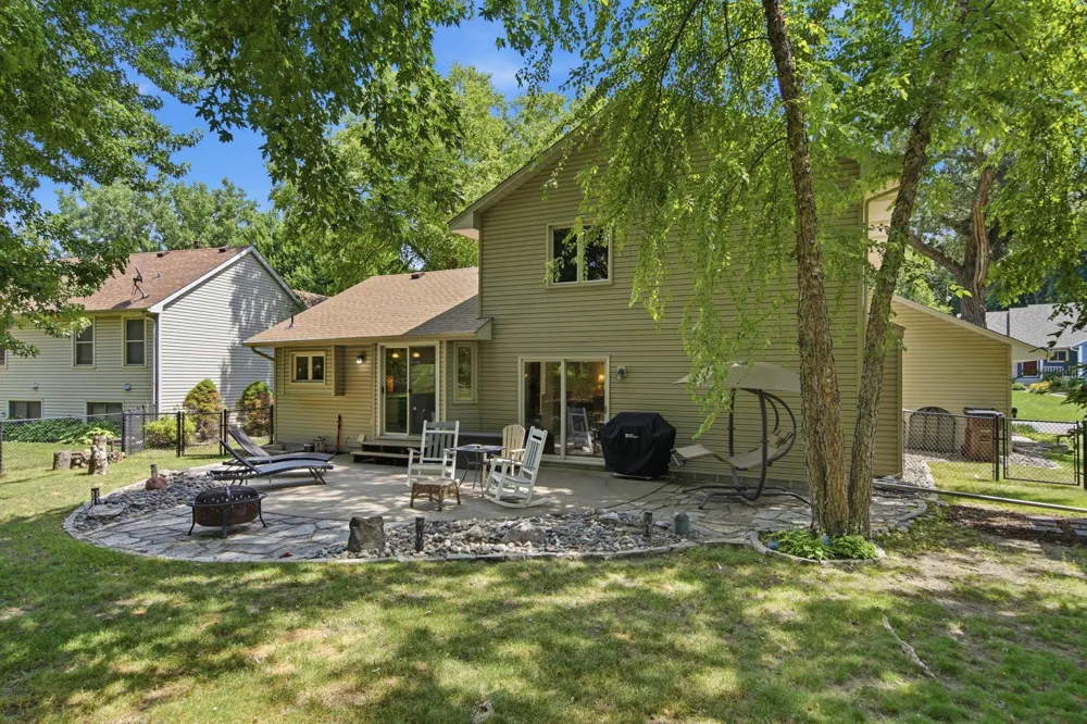 5604 Lone Oak Drive Savage, MN 55378