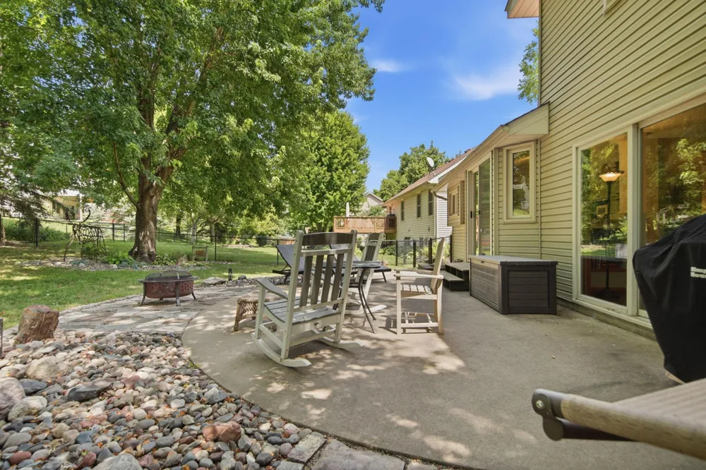 5604 Lone Oak Drive Savage, MN 55378