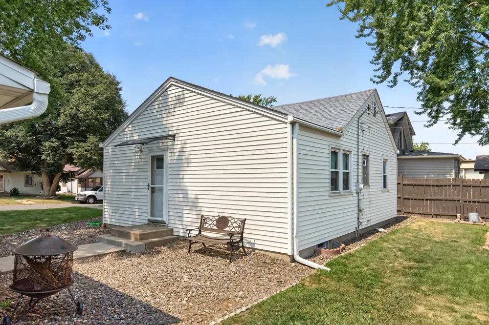 213 14th Avenue S South Saint Paul, MN 55075