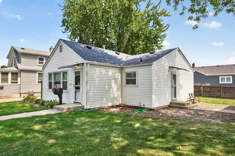 213 14th Avenue S South Saint Paul, MN 55075