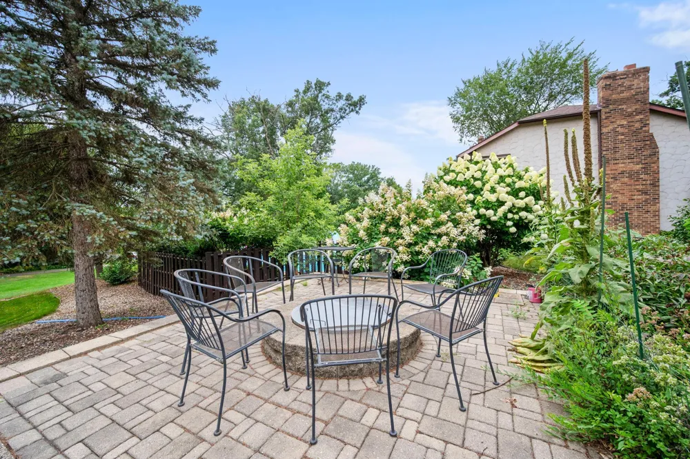 2415 Lisbon Avenue Lake Elmo, MN 55042