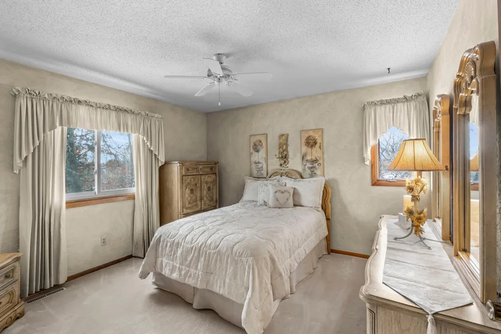 2415 Lisbon Avenue Lake Elmo, MN 55042