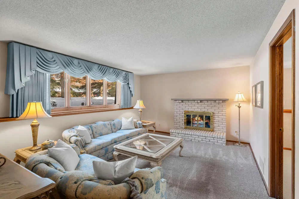 2415 Lisbon Avenue Lake Elmo, MN 55042