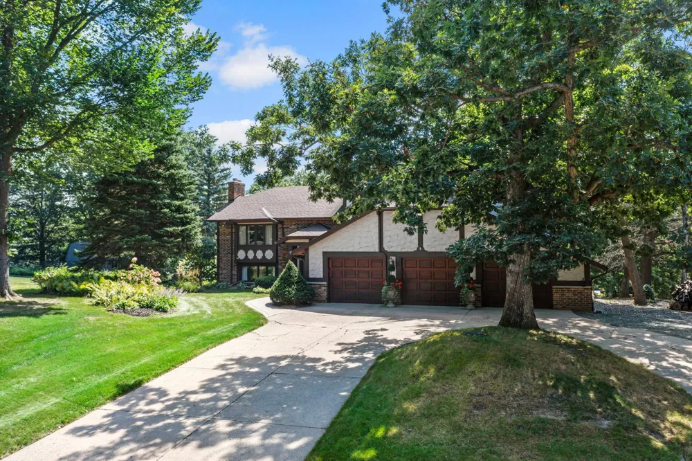 2415 Lisbon Avenue Lake Elmo, MN 55042