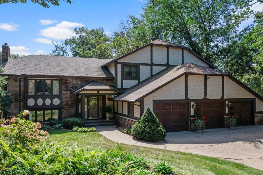 2415 Lisbon Avenue Lake Elmo, MN 55042