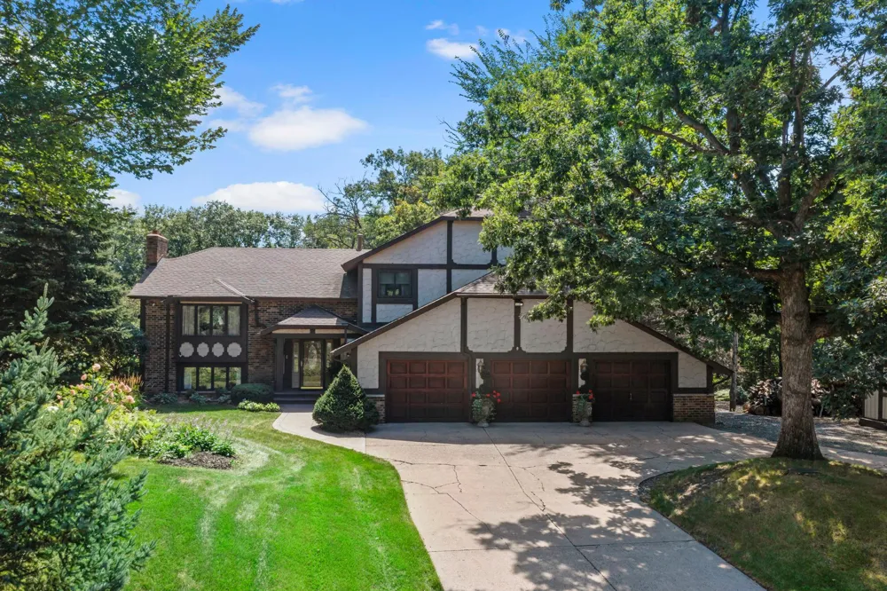 2415 Lisbon Avenue Lake Elmo, MN 55042