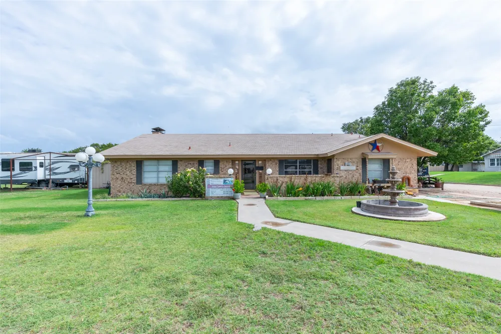 3433 I-20 W Baird, TX 79504