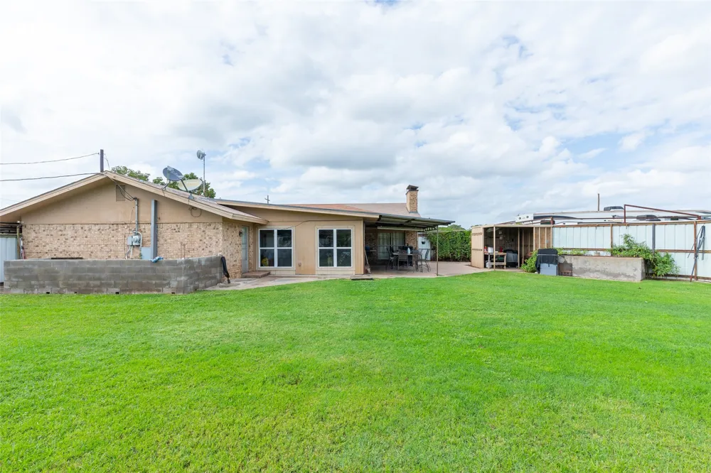 3433 I-20 W Baird, TX 79504