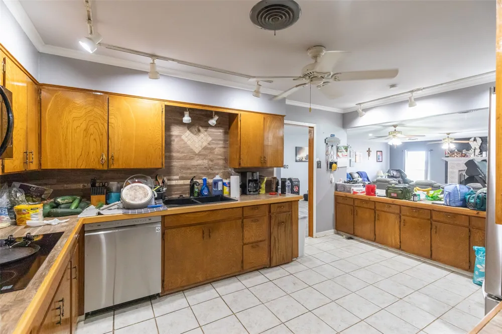 3433 I-20 W Baird, TX 79504
