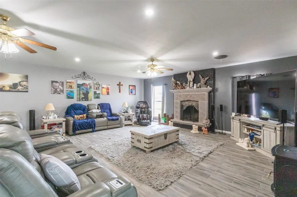 3433 I-20 W Baird, TX 79504