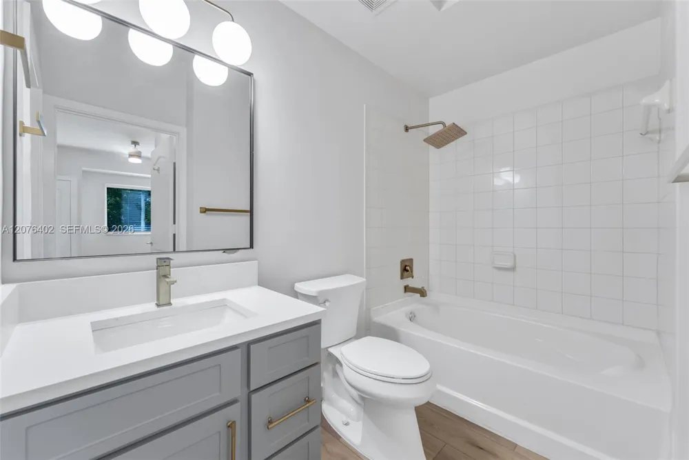 6001 SW 70th St #512 South Miami, FL 33143