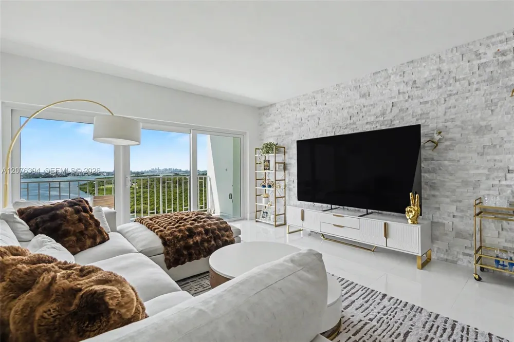 500 Bayview Dr #1924 Sunny Isles Beach, FL 33160
