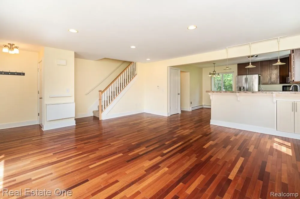 1147 Tienken Court Rochester Hills City, MI 48306