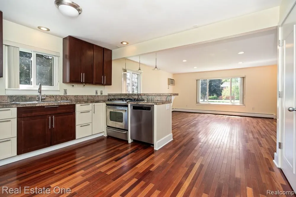 1147 Tienken Court Rochester Hills City, MI 48306