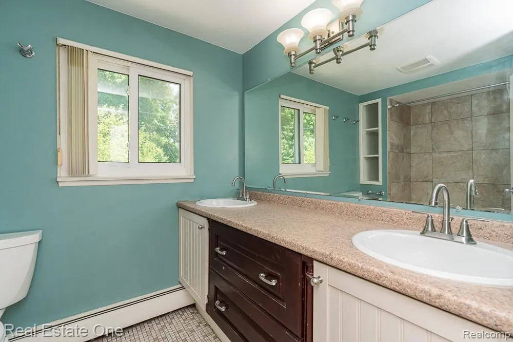 1147 Tienken Court Rochester Hills City, MI 48306