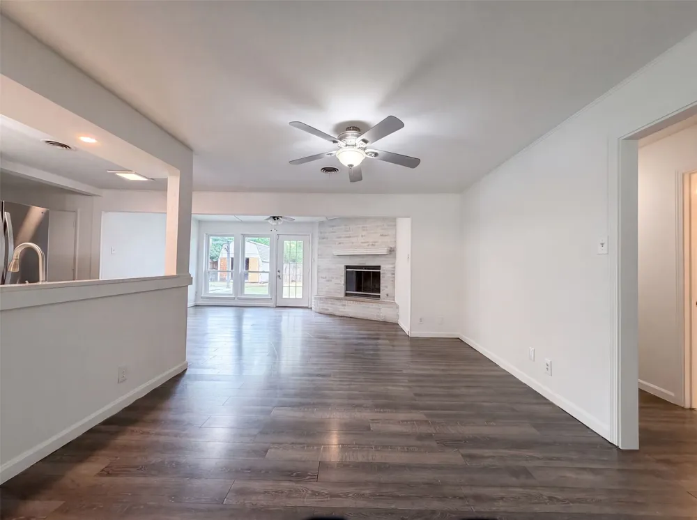 1805 Brookview Drive Arlington, TX 76010