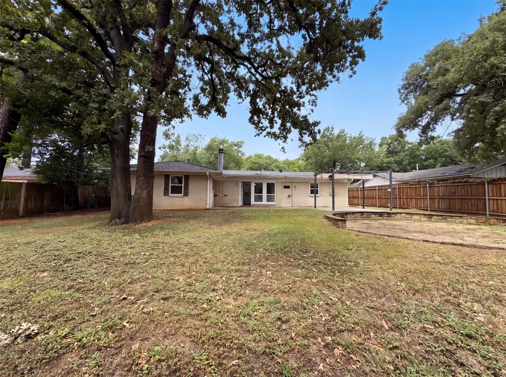 1805 Brookview Drive Arlington, TX 76010