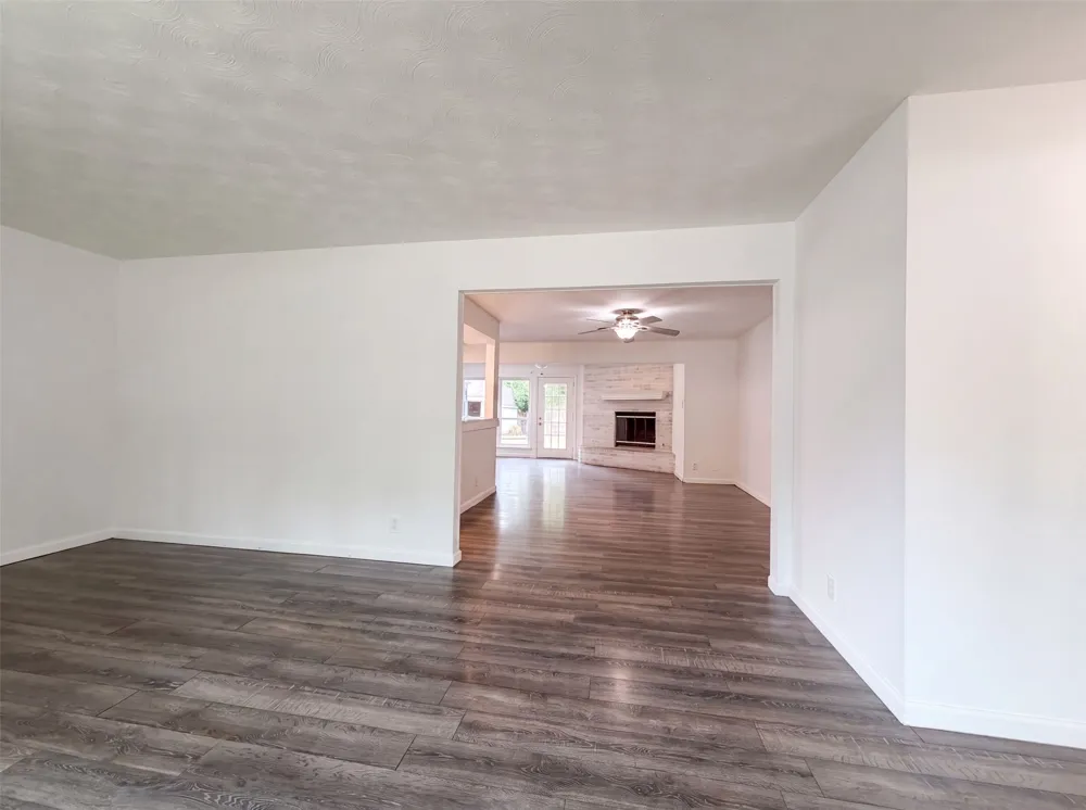 1805 Brookview Drive Arlington, TX 76010