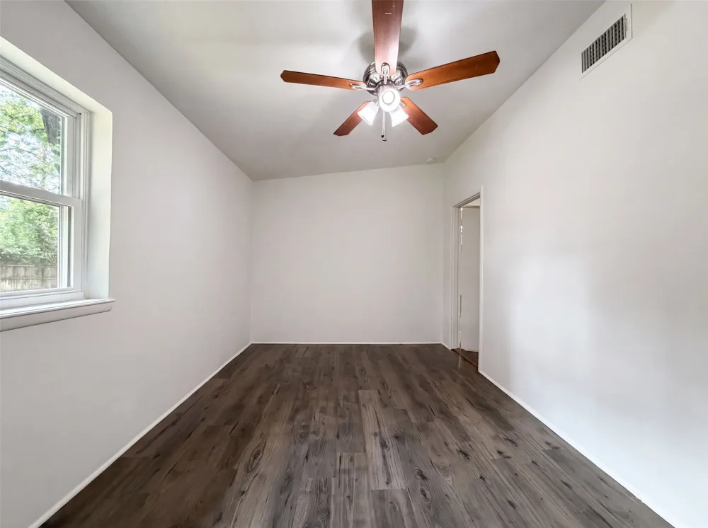 1805 Brookview Drive Arlington, TX 76010