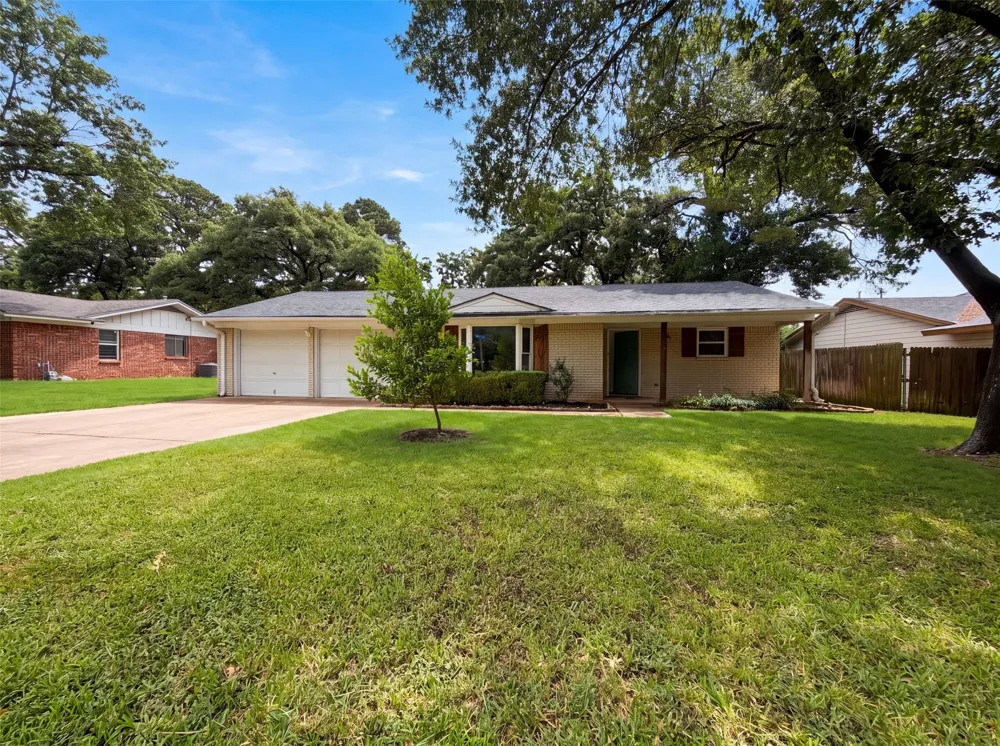 1805 Brookview Drive Arlington, TX 76010