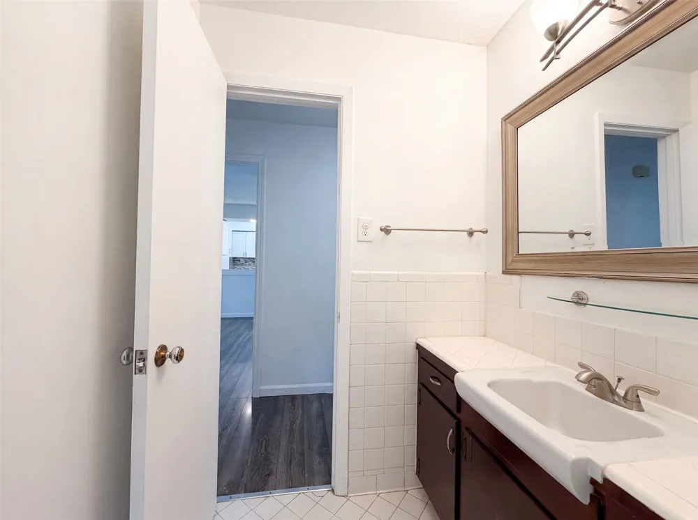 1805 Brookview Drive Arlington, TX 76010