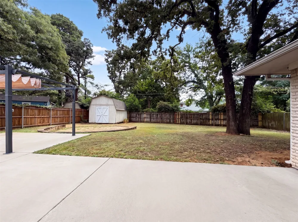 1805 Brookview Drive Arlington, TX 76010