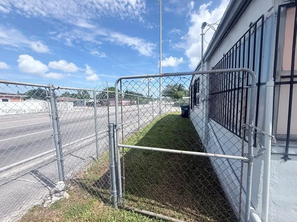 3190 NW 97th St Miami, FL 33147