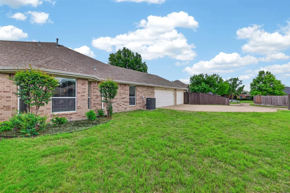 3002 Silver Springs Way Rowlett, TX 75089