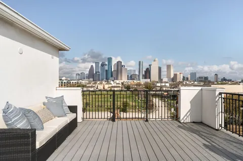 306 W Saulnier Street