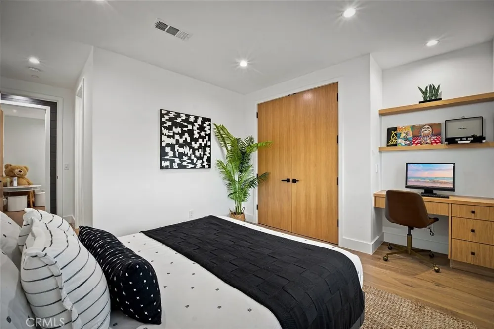4458 Katherine Avenue Sherman Oaks, CA 91423