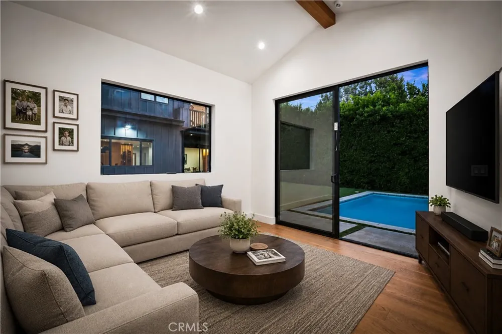 4458 Katherine Avenue Sherman Oaks, CA 91423