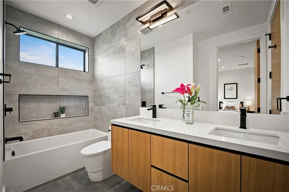 4458 Katherine Avenue Sherman Oaks, CA 91423