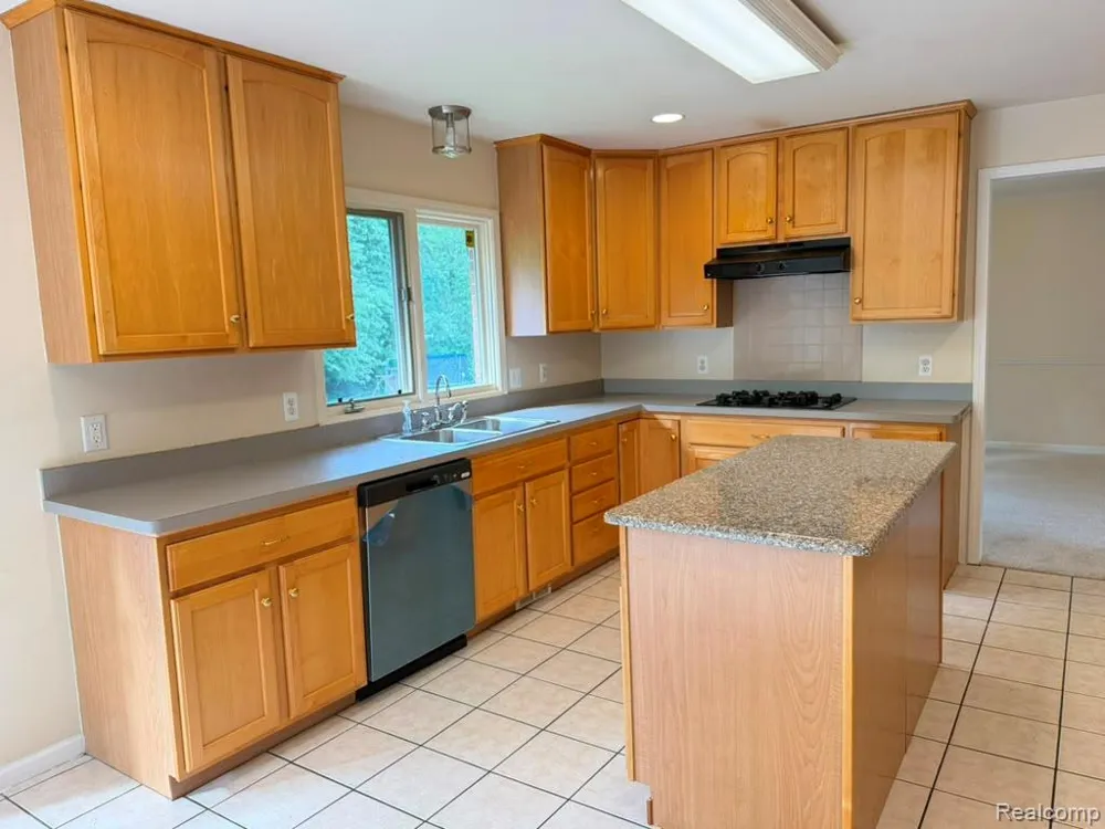 7782 Watford Drive West Bloomfield Charter Township, MI 48322