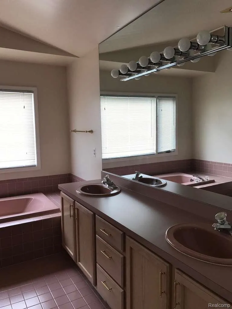 7782 Watford Drive West Bloomfield Charter Township, MI 48322