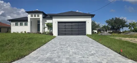 1032 NW 33rd Place