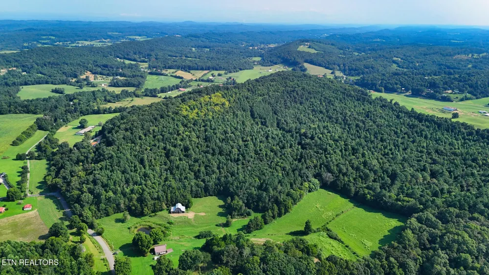 2 Moss Rd Philadelphia, TN 37846