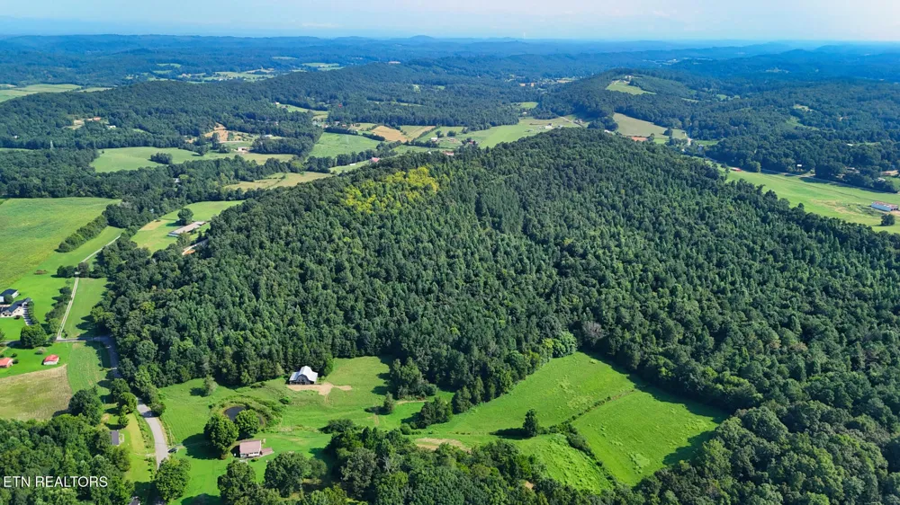 2 Moss Rd Philadelphia, TN 37846