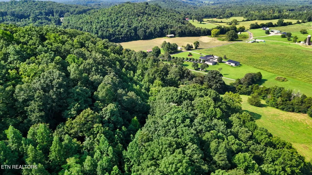 2 Moss Rd Philadelphia, TN 37846
