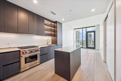610 Davis Street #2009