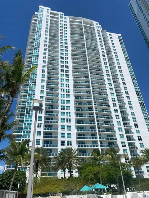 951 Brickell Ave #1210