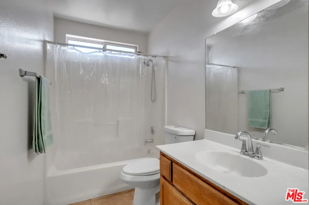 12817 1st Avenue Victorville, CA 92395