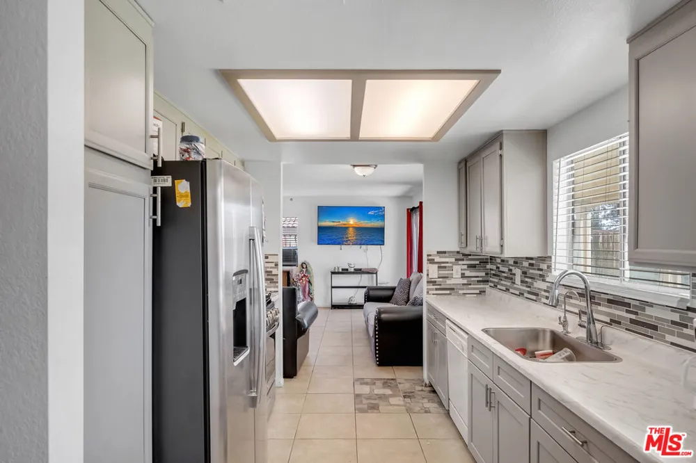 12817 1st Avenue Victorville, CA 92395