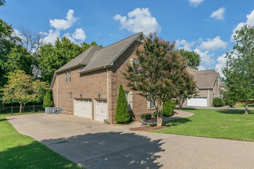 1002 Glessner DR Spring Hill, TN 37174