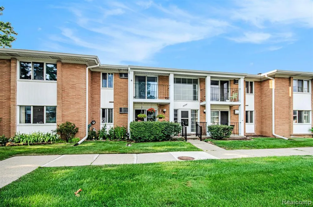 8203 Huntington Street #16 Westland City, MI 48185