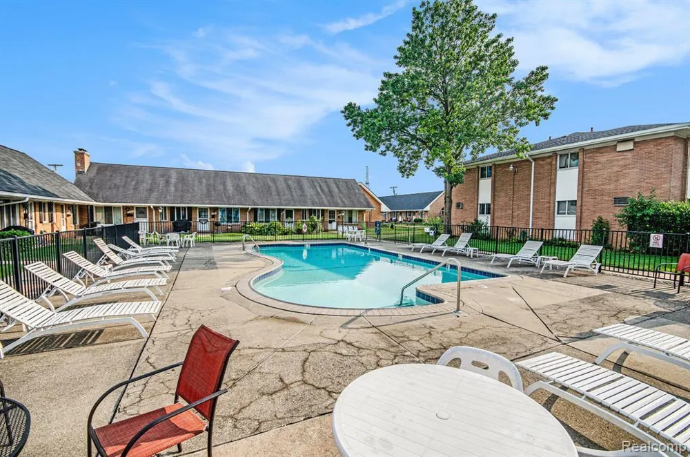8203 Huntington Street #16 Westland City, MI 48185